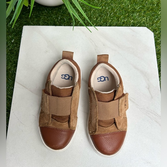 UGG RENNON LOW-CHESTNUT size 7 gently used - Picture 11 of 16